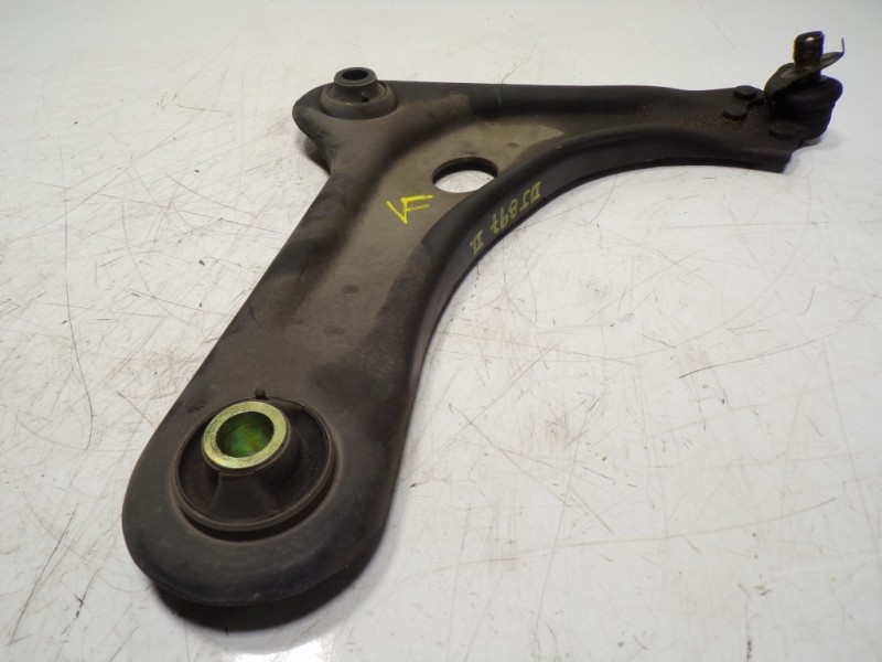 Recambio de brazo suspension inferior delantero derecho para peugeot 208 1.4 hdi fap referencia OEM IAM 9670771480  