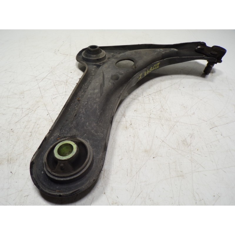 Recambio de brazo suspension inferior delantero izquierdo para peugeot 208 1.4 hdi fap referencia OEM IAM 9670772080  