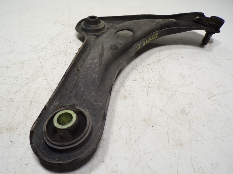 Recambio de brazo suspension inferior delantero izquierdo para peugeot 208 1.4 hdi fap referencia OEM IAM 9670772080  