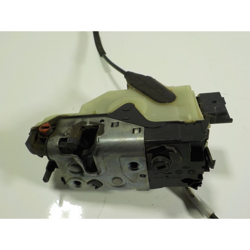 Recambio de cerradura puerta trasera izquierda para peugeot 208 1.4 hdi fap referencia OEM IAM 9688080880 9688080880 