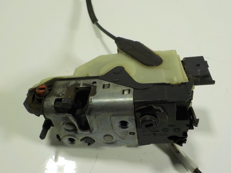 Recambio de cerradura puerta trasera izquierda para peugeot 208 1.4 hdi fap referencia OEM IAM 9688080880 9688080880 