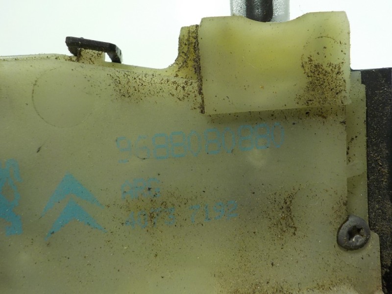 Recambio de cerradura puerta trasera izquierda para peugeot 208 1.4 hdi fap referencia OEM IAM 9688080880 9688080880 