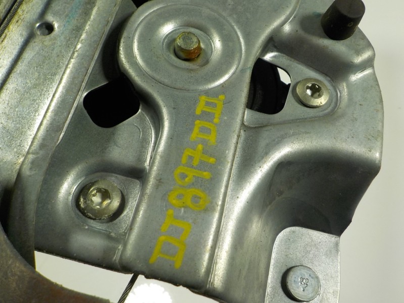 Recambio de elevalunas delantero derecho para peugeot 208 1.4 hdi fap referencia OEM IAM 9673154380 9673154380 0130822702