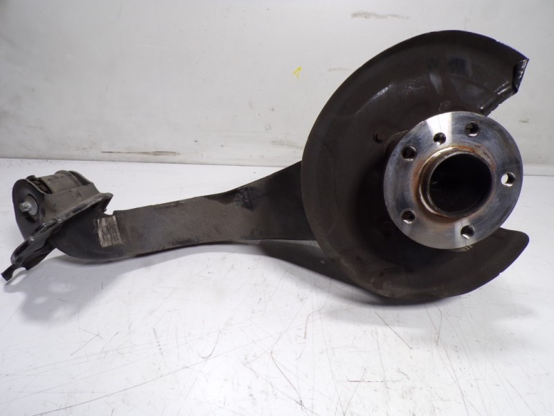 Recambio de mangueta trasera izquierda para bmw serie 2 gran tourer (f46) 218d referencia OEM IAM 33308842879  