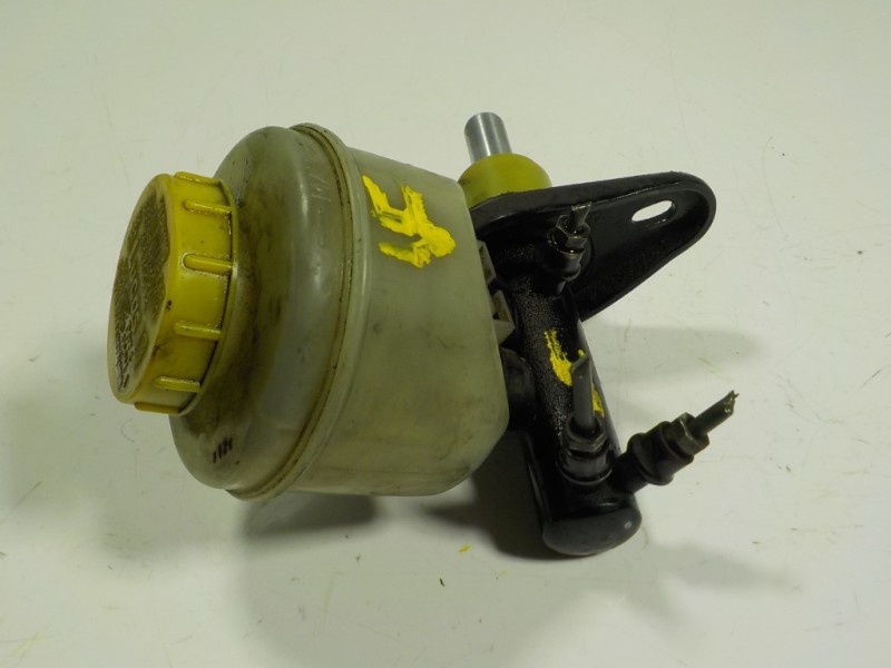 Recambio de bomba freno para nissan serena (c23m) 2.0 diesel referencia OEM IAM   