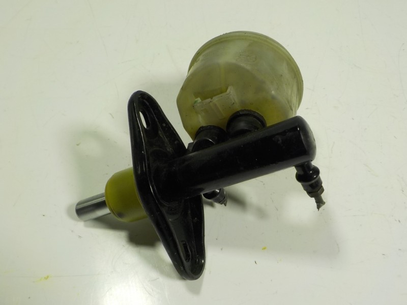 Recambio de bomba freno para nissan serena (c23m) 2.0 diesel referencia OEM IAM   