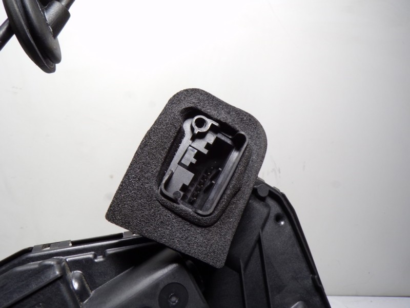 Recambio de cerradura puerta delantera derecha para seat leon (kl1) 1.0 tsi referencia OEM IAM 5TB837016C B6C5TB837016C 