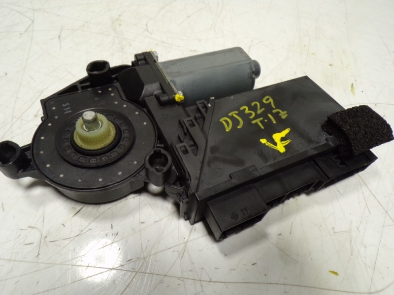 Recambio de motor elevalunas trasero izquierdo para porsche cayenne (typ 9pa) 3.2 v6 cat referencia OEM IAM 95562470300 7L095979