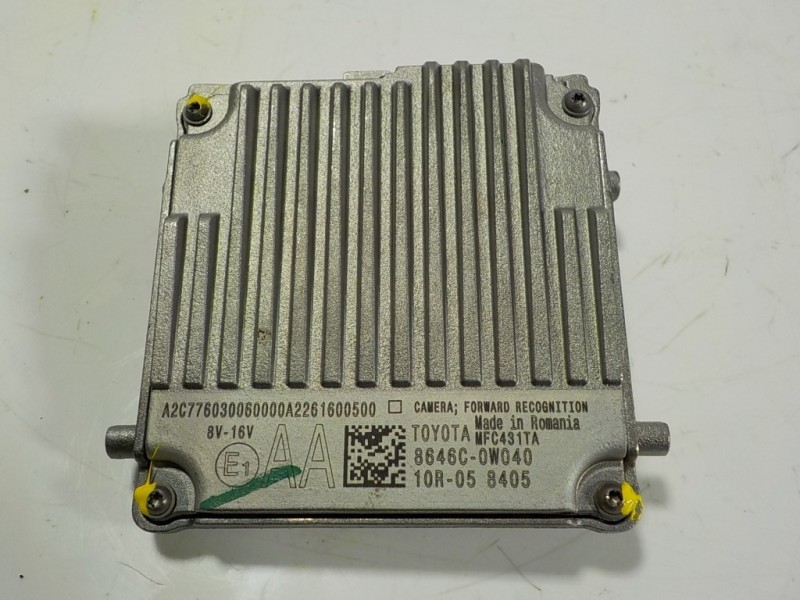 Recambio de modulo electronico para toyota yaris 1.5 vvti hev referencia OEM IAM 8646C0W040 8646C0W040 