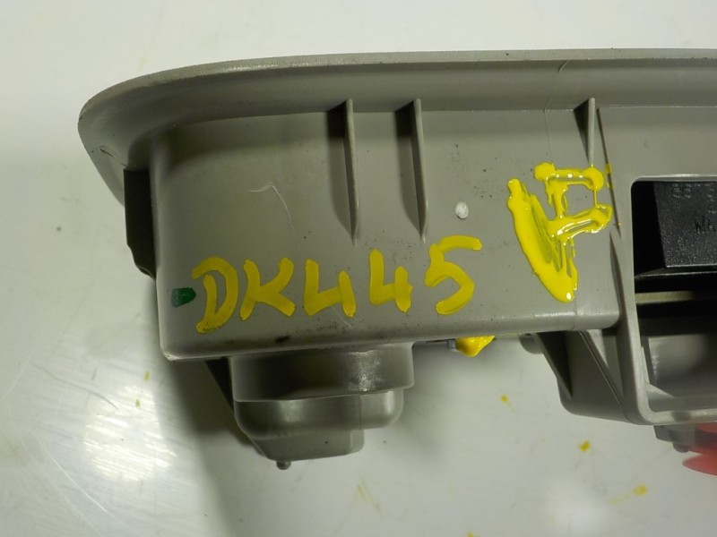 Recambio de piloto interior para toyota yaris 1.5 vvti hev referencia OEM IAM 81260K0100B0 81260K0100B0 