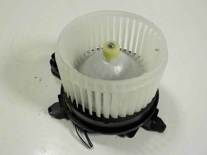 Recambio de motor calefaccion para toyota yaris 1.5 vvti hev referencia OEM IAM 87103K0020 CZ1163608260 