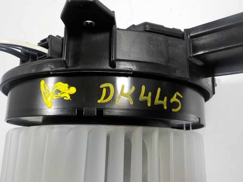 Recambio de motor calefaccion para toyota yaris 1.5 vvti hev referencia OEM IAM 87103K0020 CZ1163608260 