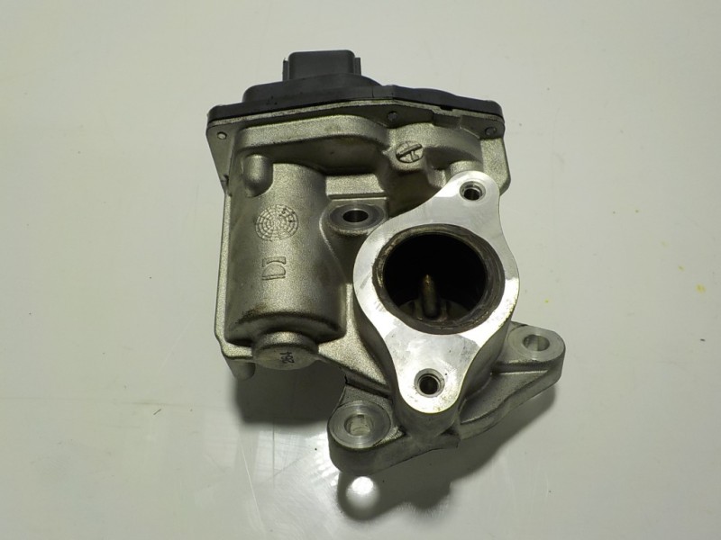 Recambio de valvula egr para dacia sandero stepway referencia OEM IAM 147104647R H8201143495 B042510243