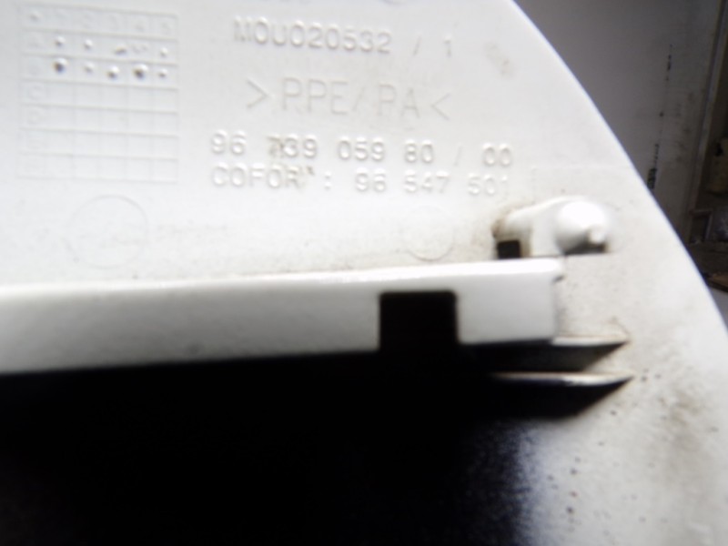 Recambio de tapa combustible para peugeot 208 1.6 blue-hdi fap referencia OEM IAM 9673905980 9673905980 96547501