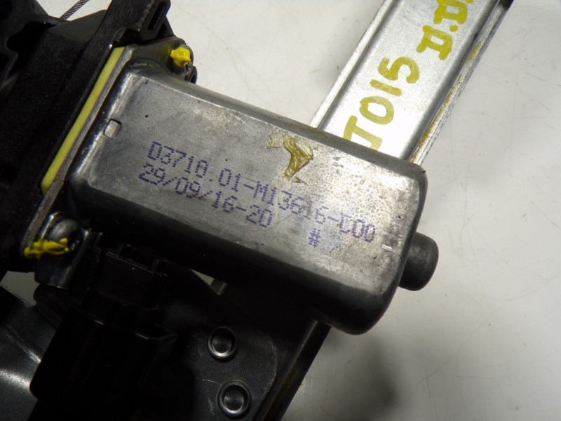 Recambio de elevalunas delantero derecho para dacia sandero 1.5 dci diesel fap cat referencia OEM IAM 807209299R 0371001M13616C0