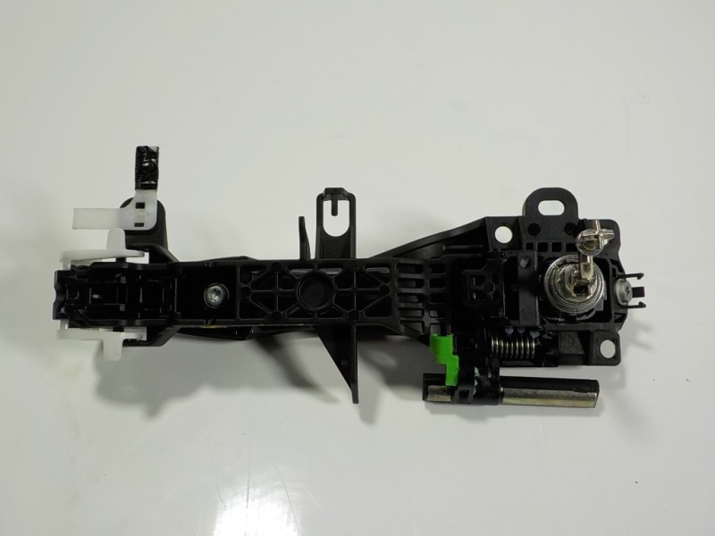 Recambio de maneta exterior delantera izquierda para toyota yaris 1.5 vvti hev referencia OEM IAM 69210K0050  