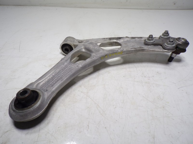 Recambio de brazo suspension inferior delantero izquierdo para toyota proace city 1.5 dci referencia OEM IAM  1044146 