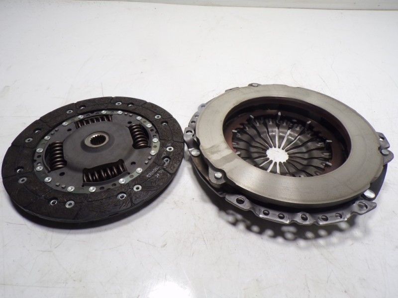 Recambio de kit embrague para toyota proace city 1.5 dci referencia OEM IAM  9833248780 