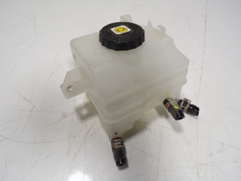 Recambio de deposito servo para toyota rav4 hybrid 4x2 advance referencia OEM IAM 4722042140  