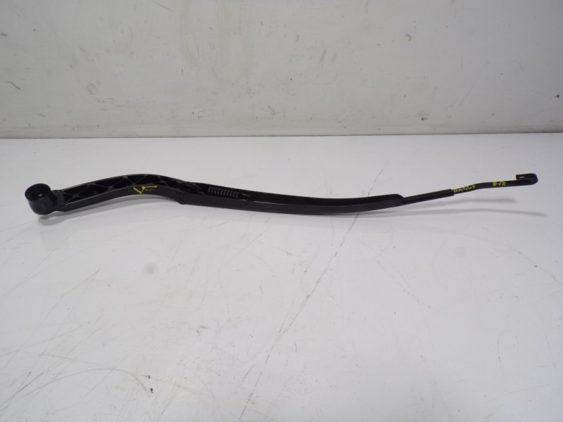 Recambio de brazo limpia delantero izquierdo para toyota rav4 hybrid 4x2 advance referencia OEM IAM 8522142220  