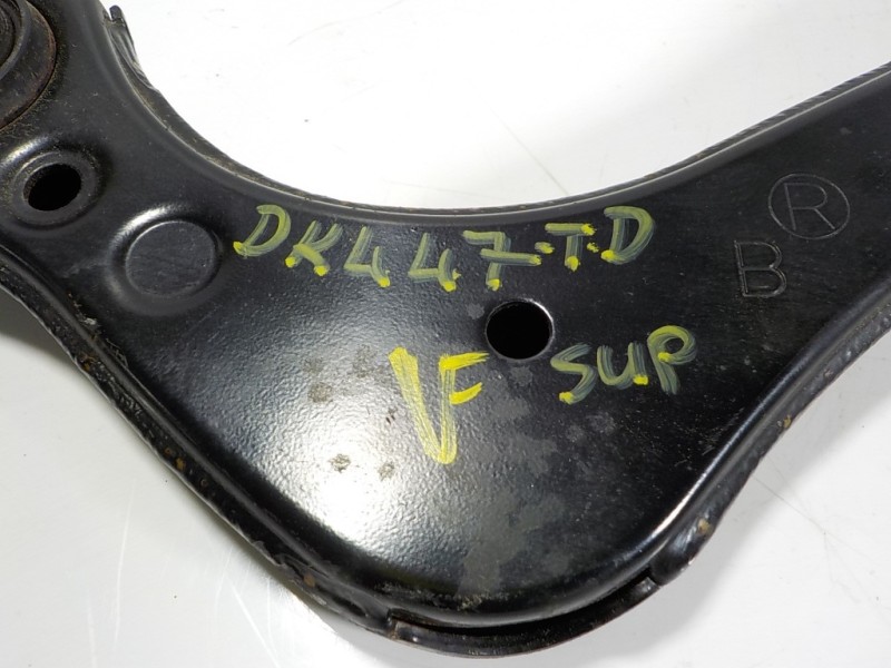 Recambio de brazo suspension superior trasero derecho para toyota rav4 hybrid 4x2 advance referencia OEM IAM 4877042050  