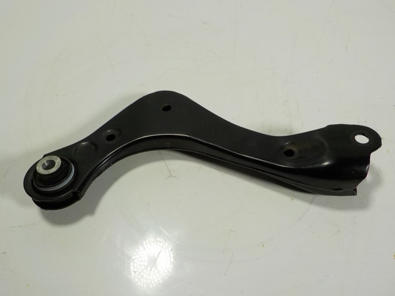 Recambio de brazo suspension superior trasero derecho para toyota rav4 hybrid 4x2 advance referencia OEM IAM 4877042050  