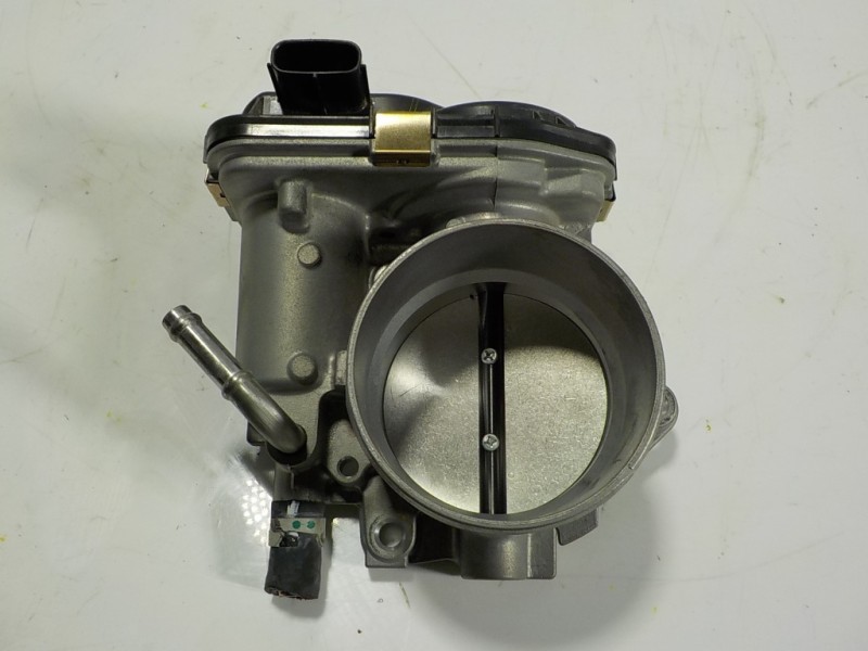 Recambio de caja mariposa para toyota rav4 hybrid 4x2 advance referencia OEM IAM 2203025020 2203025020 