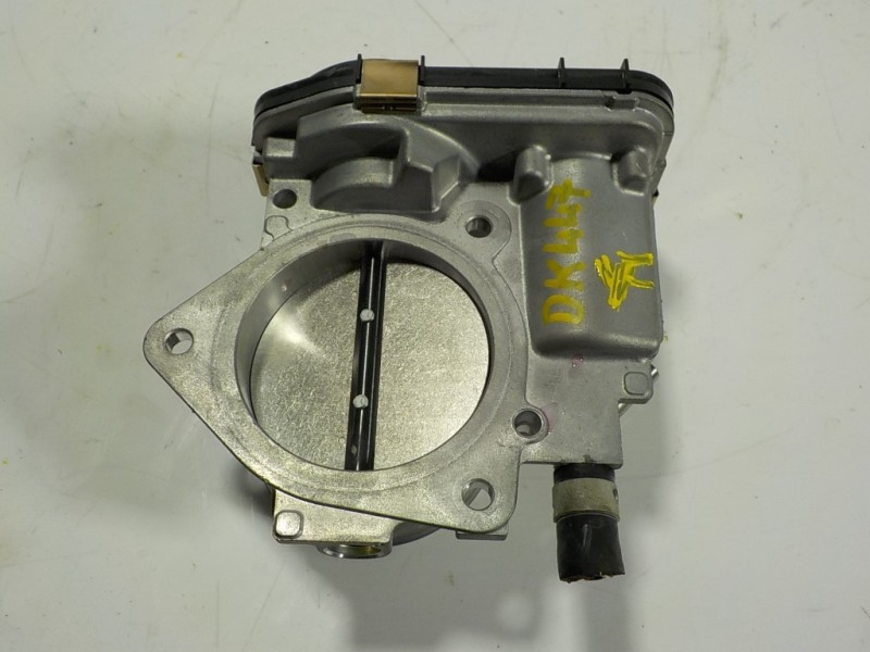 Recambio de caja mariposa para toyota rav4 hybrid 4x2 advance referencia OEM IAM 2203025020 2203025020 