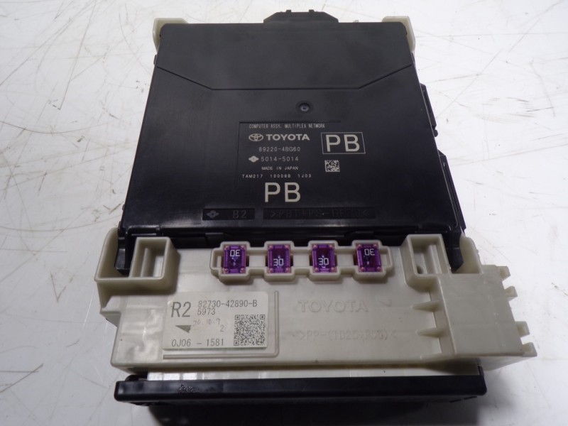 Recambio de caja reles / fusibles para toyota rav4 hybrid 4x2 advance referencia OEM IAM 892204BG60 892204BG60 50145014