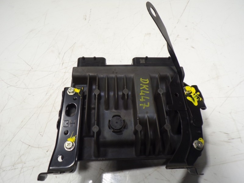 Recambio de centralita motor uce para toyota rav4 hybrid 4x2 advance referencia OEM IAM  896614AB30 2763002960