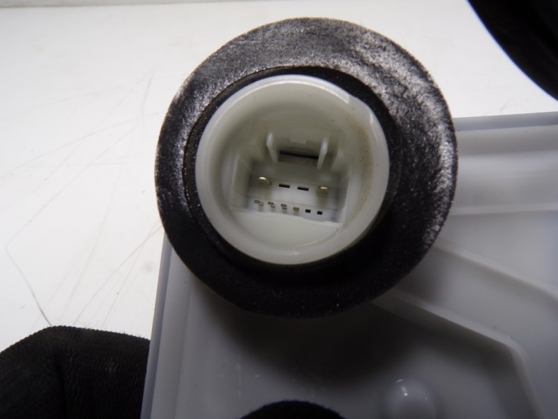 Recambio de cerradura puerta delantera izquierda para toyota rav4 hybrid 4x2 advance referencia OEM IAM 6904053140 10604225 