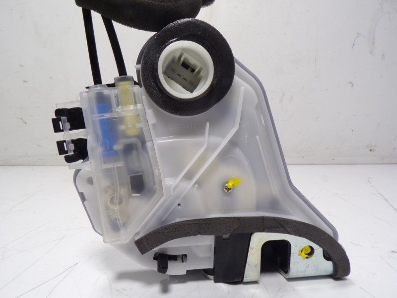 Recambio de cerradura puerta trasera derecha para toyota rav4 hybrid 4x2 advance referencia OEM IAM 6905048060 10604223 