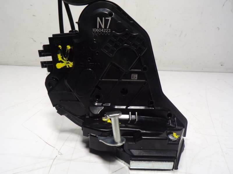 Recambio de cerradura puerta trasera izquierda para toyota rav4 hybrid 4x2 advance referencia OEM IAM 6906048060 10604223 