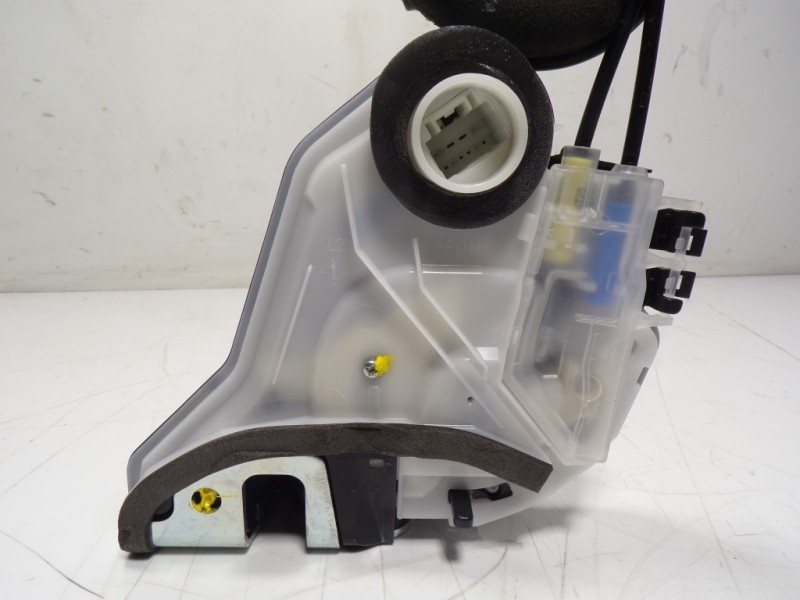 Recambio de cerradura puerta trasera izquierda para toyota rav4 hybrid 4x2 advance referencia OEM IAM 6906048060 10604223 