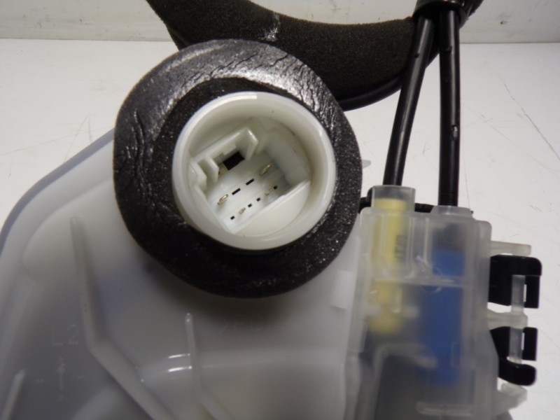 Recambio de cerradura puerta trasera izquierda para toyota rav4 hybrid 4x2 advance referencia OEM IAM 6906048060 10604223 