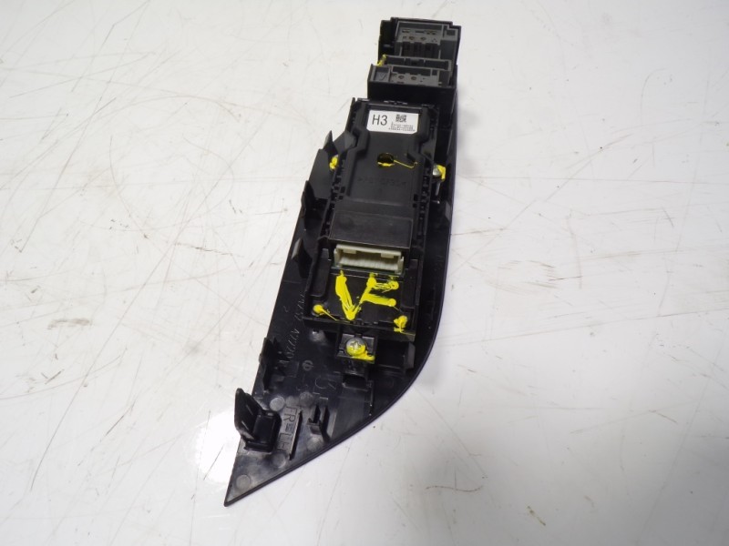 Recambio de mando elevalunas delantero izquierdo para toyota rav4 hybrid 4x2 advance referencia OEM IAM 7423242220 8404042030 13