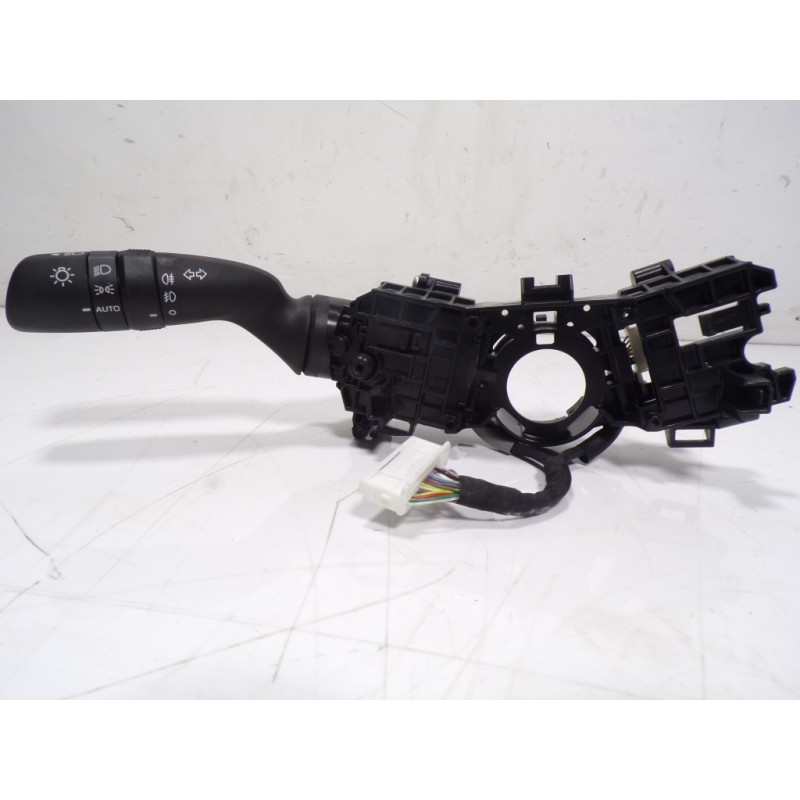 Recambio de mando luces para toyota rav4 hybrid 4x2 advance referencia OEM IAM 8432933090  