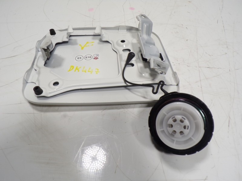 Recambio de tapa combustible para toyota rav4 hybrid 4x2 advance referencia OEM IAM 7735042100  