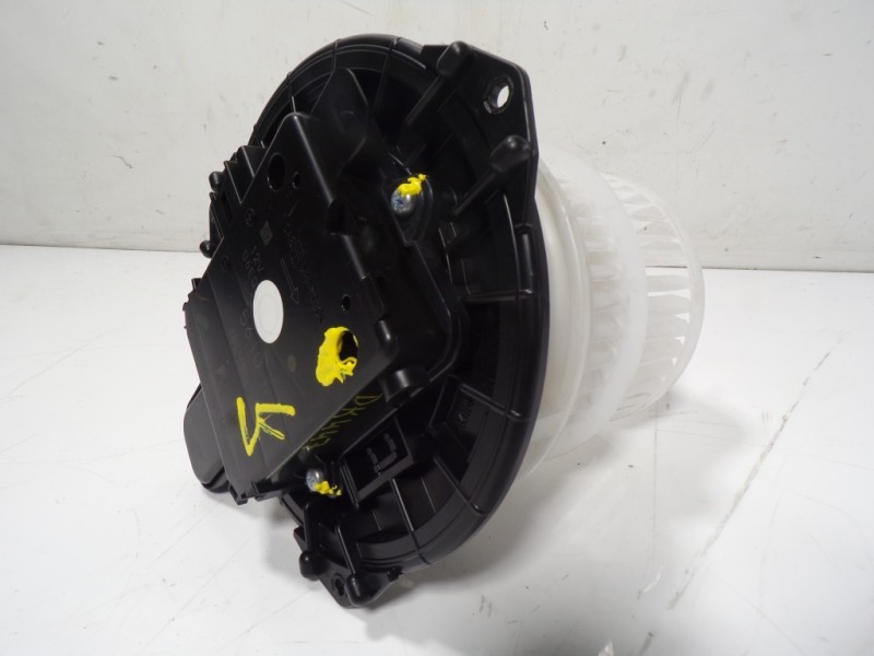 Recambio de motor calefaccion para toyota rav4 hybrid 4x2 advance referencia OEM IAM 8710358080  