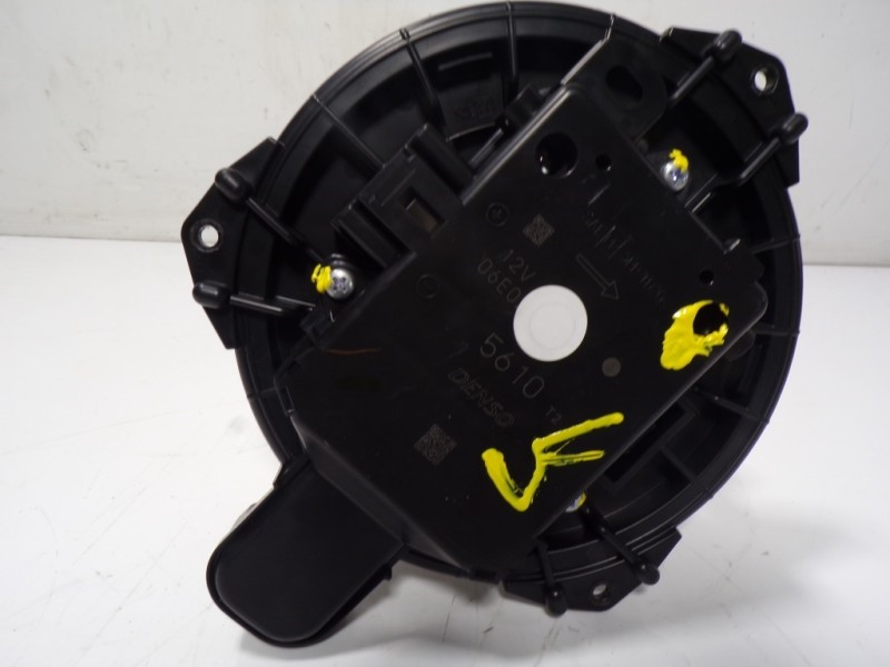 Recambio de motor calefaccion para toyota rav4 hybrid 4x2 advance referencia OEM IAM 8710358080  