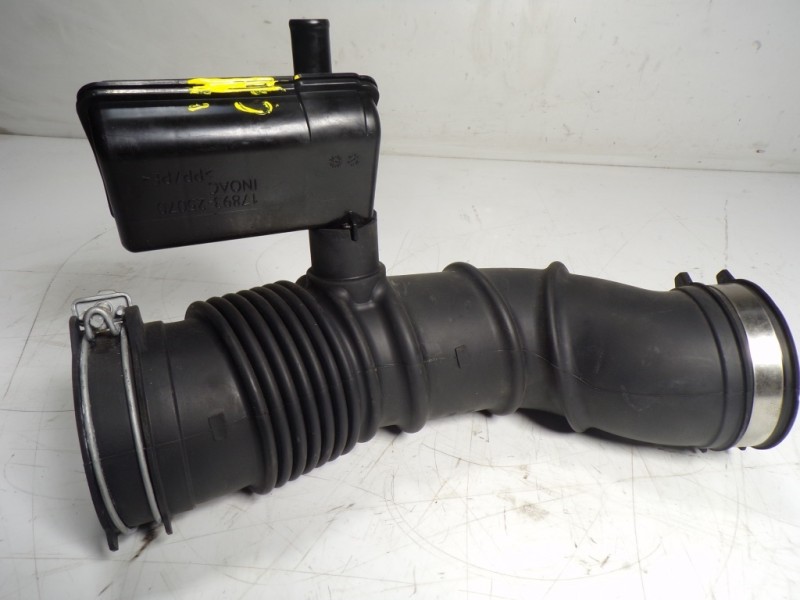 Recambio de tubo intercooler para toyota rav4 hybrid 4x2 advance referencia OEM IAM 1788025040 1789325070 