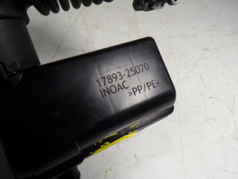 Recambio de tubo intercooler para toyota rav4 hybrid 4x2 advance referencia OEM IAM 1788025040 1789325070 