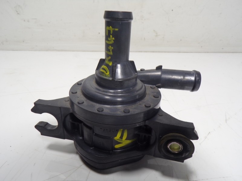 Recambio de motor electrico de agua para toyota rav4 hybrid 4x2 advance referencia OEM IAM  G904042010 64521F035418