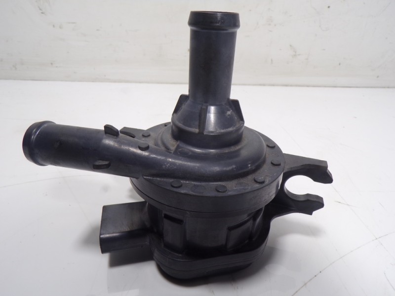 Recambio de motor electrico de agua para toyota rav4 hybrid 4x2 advance referencia OEM IAM  G904042010 64521F035418