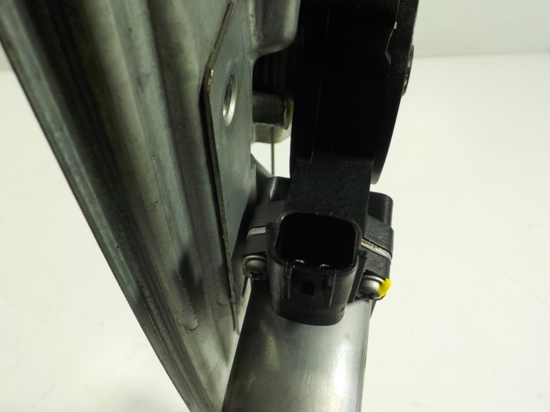 Recambio de elevalunas delantero derecho para renault captur 1.2 tce energy referencia OEM IAM 807200713R 128001471B 19031060004