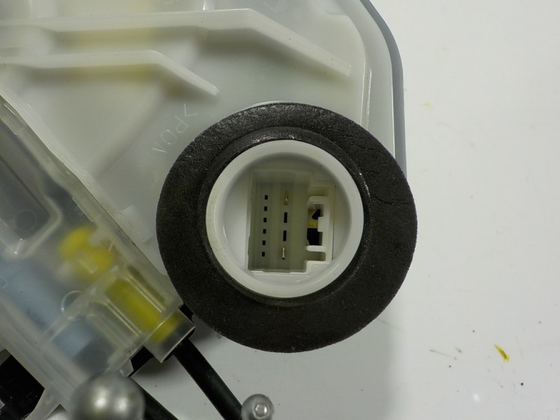 Recambio de cerradura puerta trasera izquierda para subaru xv (g5) executive plus referencia OEM IAM  80528093 