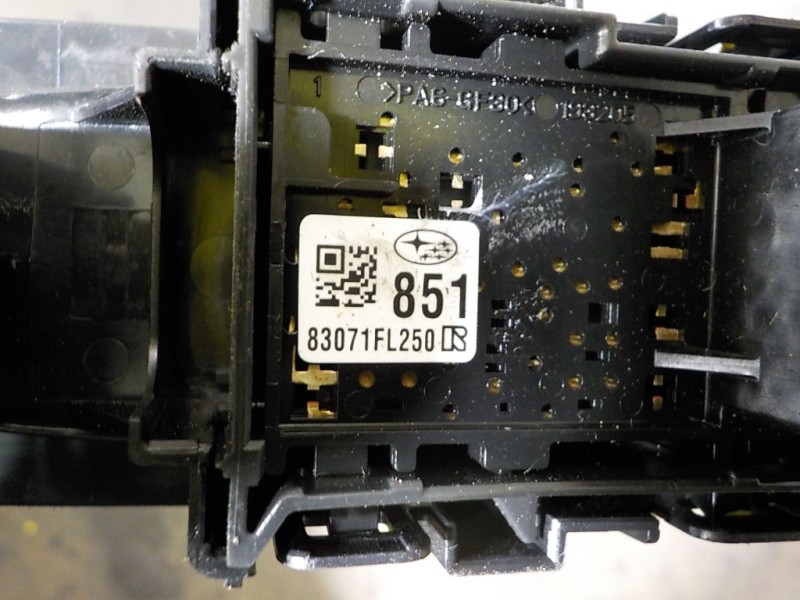 Recambio de mando elevalunas delantero derecho para subaru xv (g5) executive plus referencia OEM IAM  83071FL250 