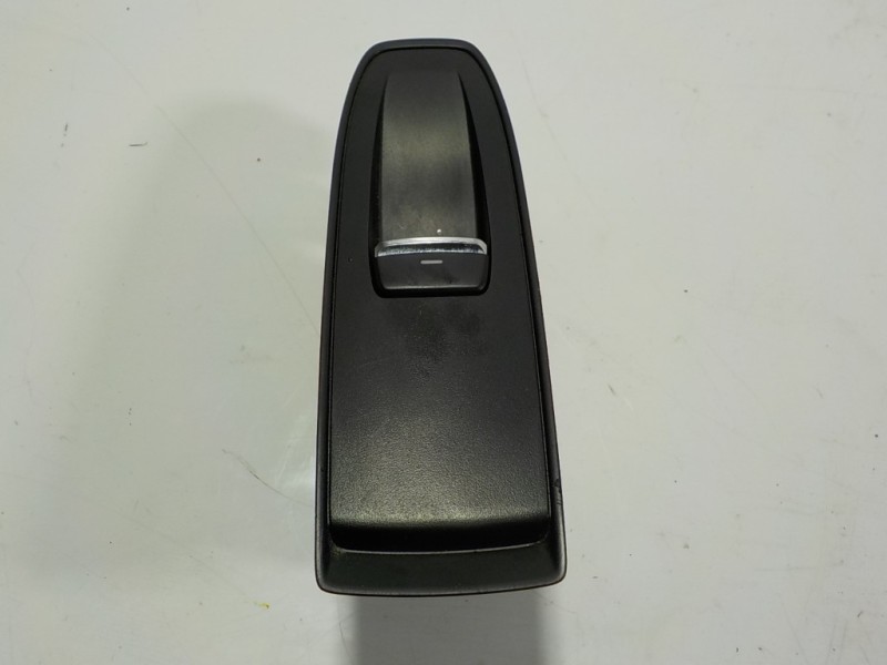 Recambio de mando elevalunas trasero derecho para subaru xv (g5) executive plus referencia OEM IAM  83071FL210 