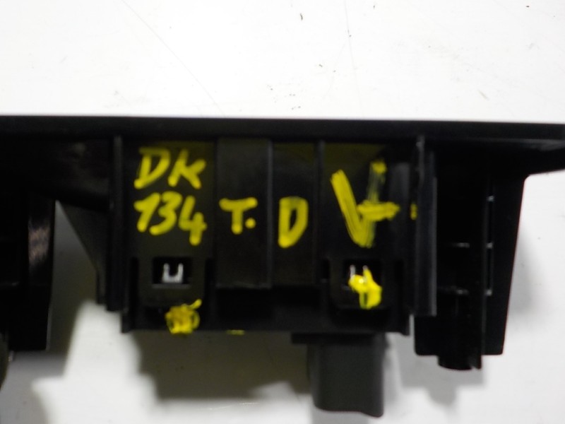 Recambio de mando elevalunas trasero derecho para subaru xv (g5) executive plus referencia OEM IAM  83071FL210 