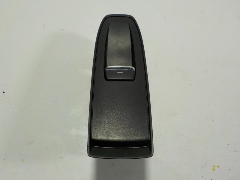 Recambio de mando elevalunas trasero izquierdo para subaru xv (g5) executive plus referencia OEM IAM  83071FL210 